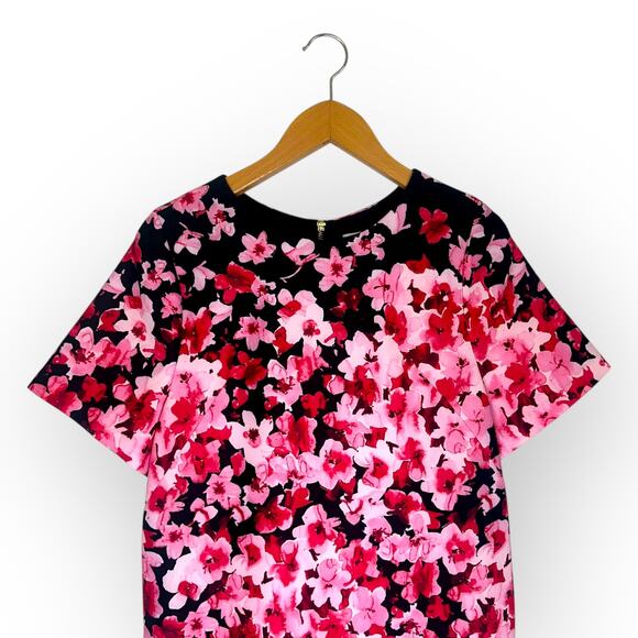 Eliza J NWT Women's Short Sleeve Shift Dress Size 4P Black Pink Floral Scuba - Picture 2 of 13